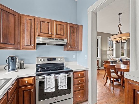 2nd image of 213 High St APT 3
