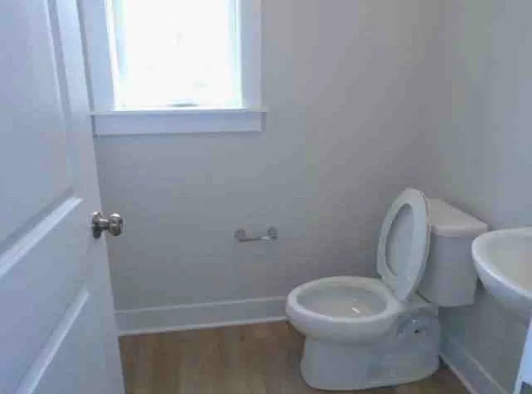 1123 James St — Photo 8