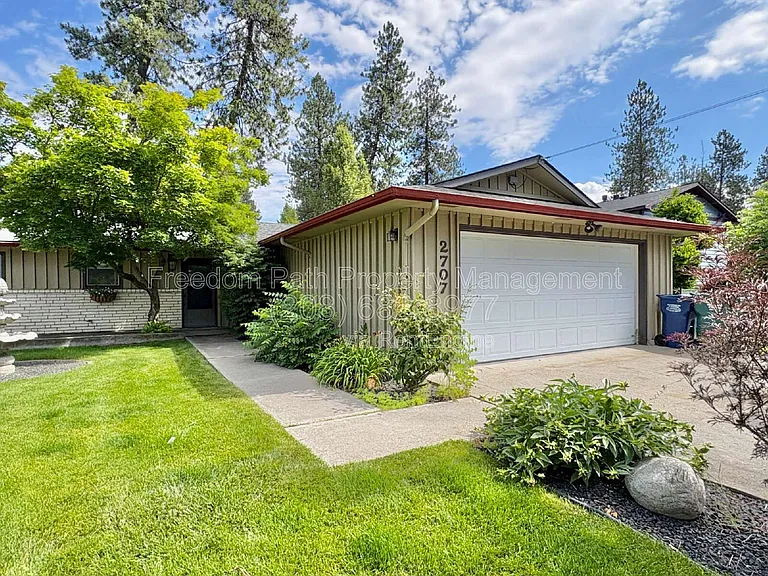 2707 W Fairway Dr — Photo 1