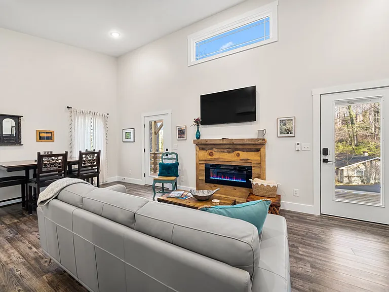235 Royal Pines Dr — Photo 35