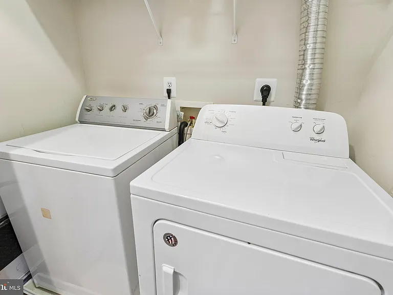 12047 Kemps Landing Cir — Photo 22