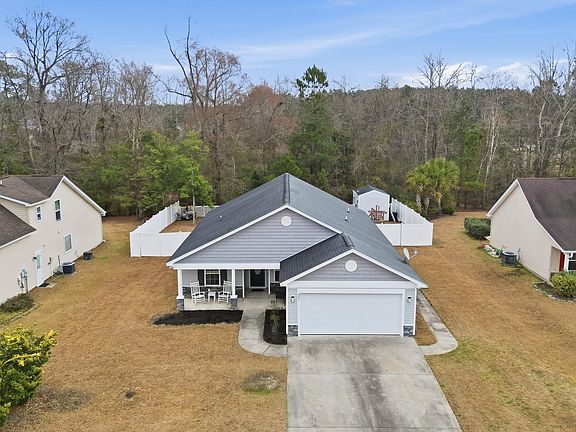 2nd image of 405 Three Rivers Rd.