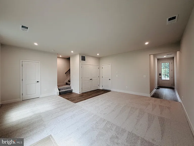 135 Heyford Dr — Photo 45