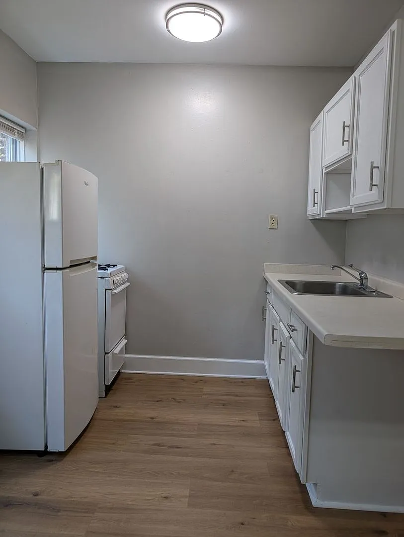 1521 N. Franklin Place — Photo 2