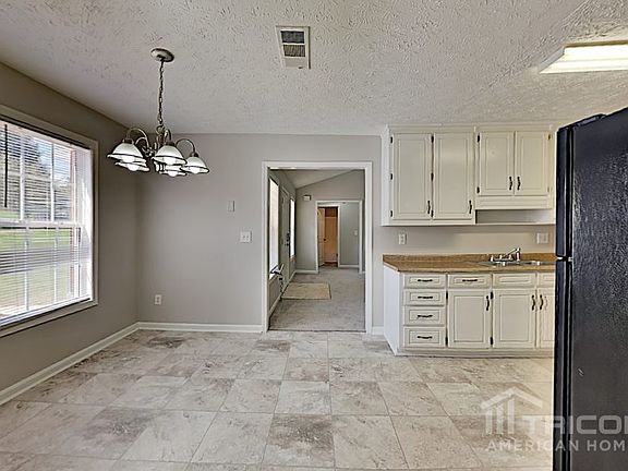5th image of 640 Oakwood Ln