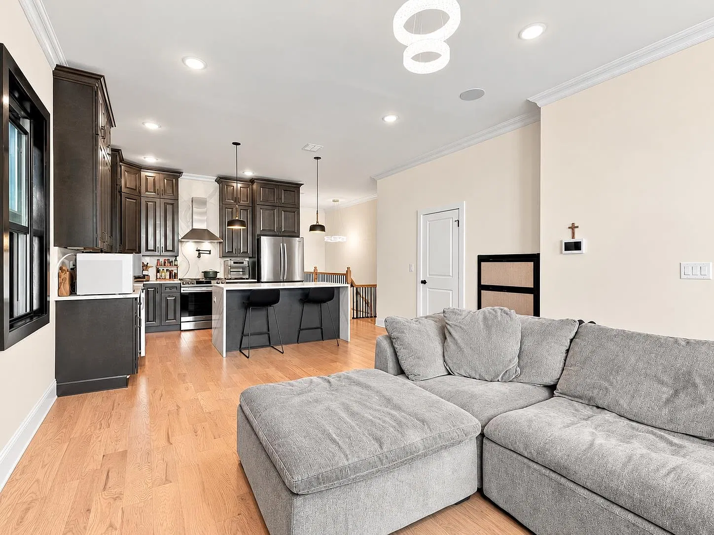 3 bed, 3.0 bath, $6,000 — Photo 4