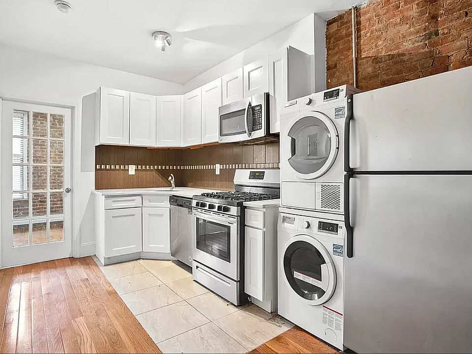 1st image of 637 Sterling Pl APT 1R