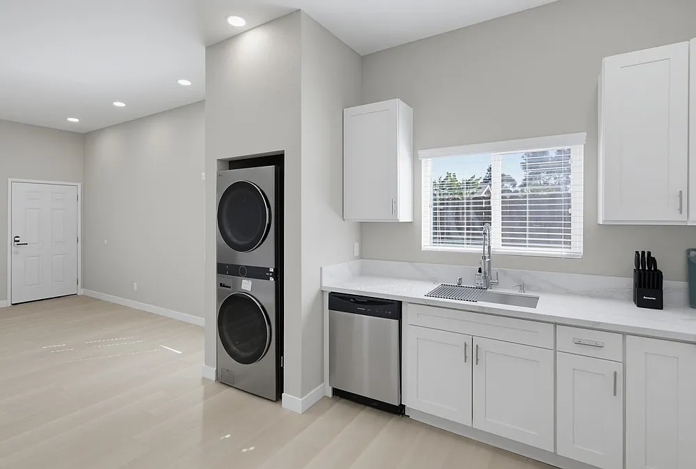 4 bed, 1500 sqft, $1,950 — Photo 2