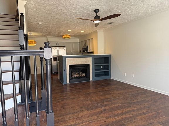 3rd image of 315 Hanley Ln