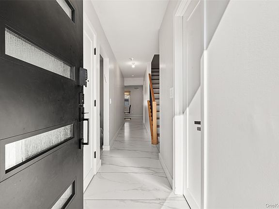 5th image of 10 Sneden Court