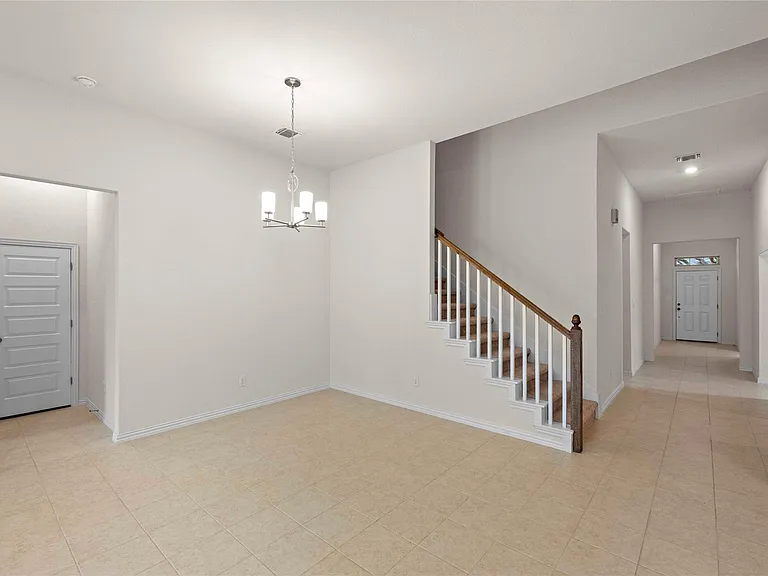 182 Palmillas Dr — Photo 17