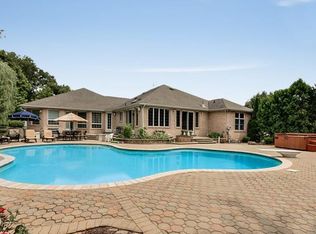 11 King Arthur Ct, New City, NY 10956