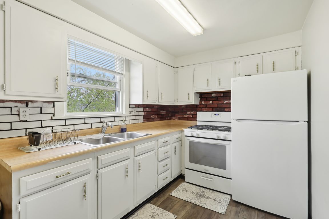 715-717 Hiland Ave-2604-010.jpg