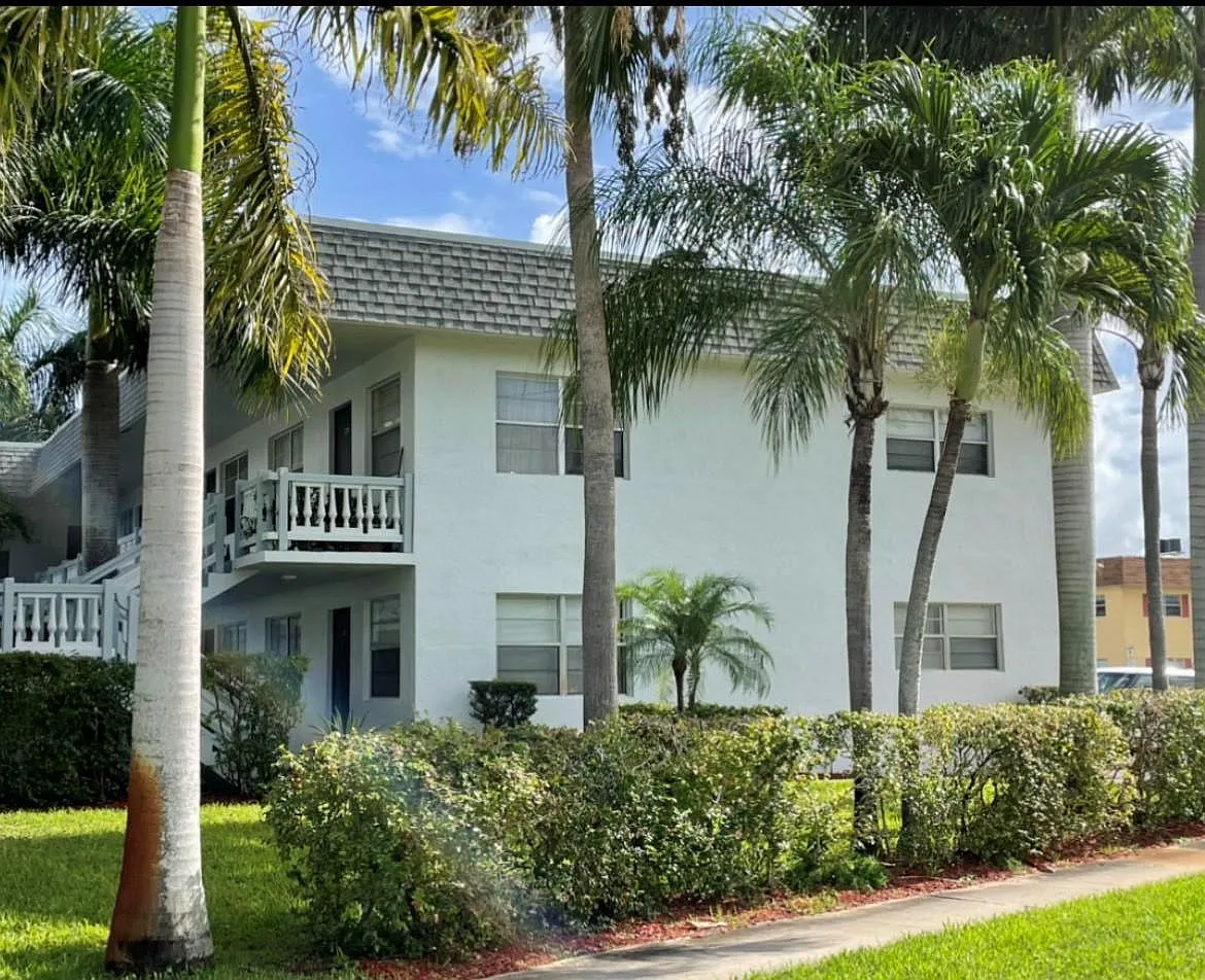 Sunset Apartments — Photo 3