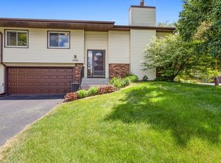 1053 Bridge St, Shoreview, MN 55126