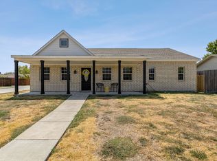 8306 Chesham Dr, Rowlett, TX 75088