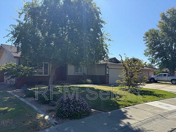 3rd image of 1017 Silver Lake Dr