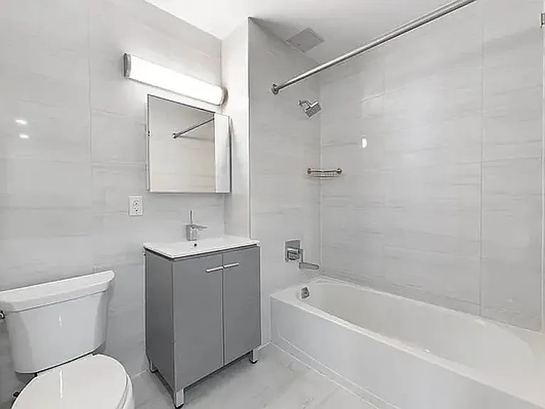 91-09 Roosevelt Ave #731 — Photo 4