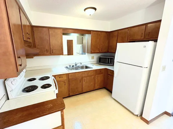 Charles City 12-Unit (Park Lane), 100 Park Lane Dr #5, Charles City, IA 50616