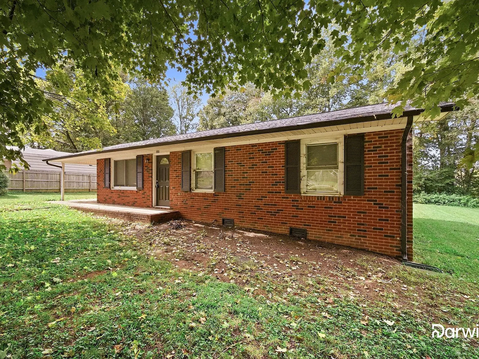 3 bed, 1.5 bath, 995 sqft, $1,520 — Photo 2