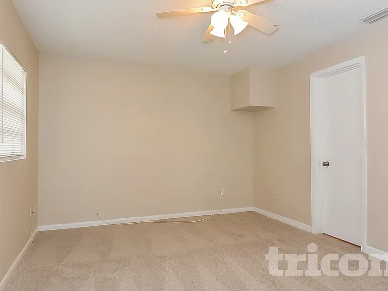 10014 N Oklawaha Ave — Photo 11