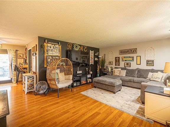 2nd image of 207 W 2nd St