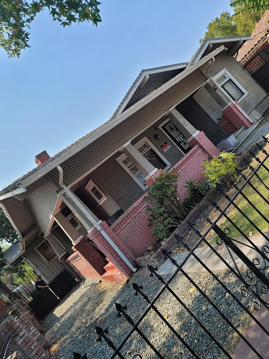 1055 N Sierra Nevada St photo 1