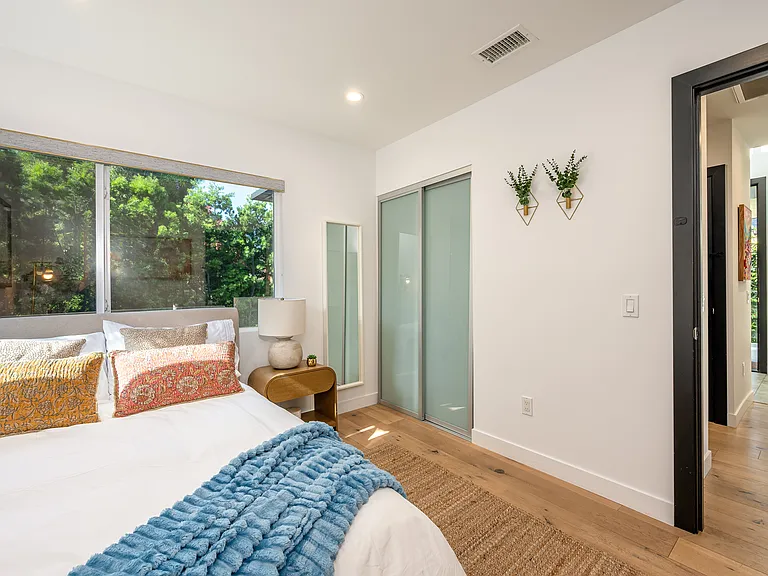 4146 Beethoven St — Photo 32
