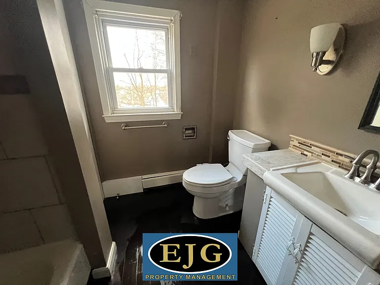 163 Pleasant St #2 — Photo 27