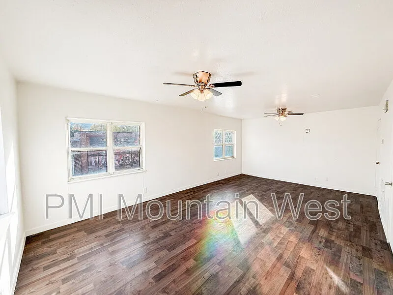 2 bed, 1.0 bath, $1,095 — Photo 3
