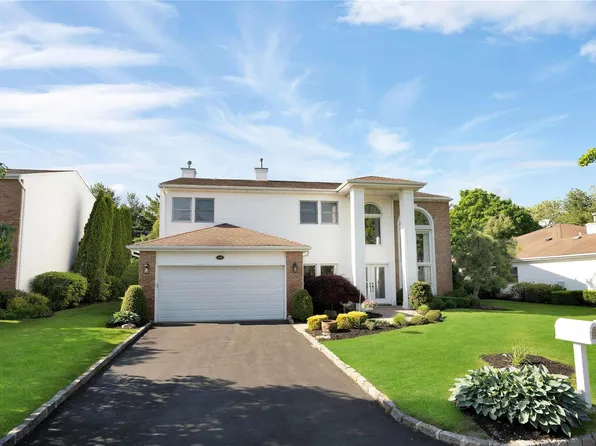 142 Country Club Drive #142, Commack, NY 11725