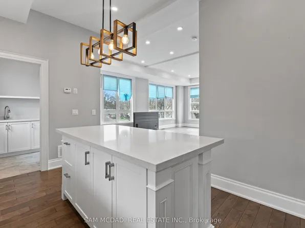 15 Old Oak Dr, Toronto, ON M9A 3P5