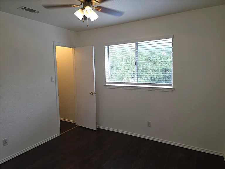 1600 Hollow Tree Blvd — Photo 23