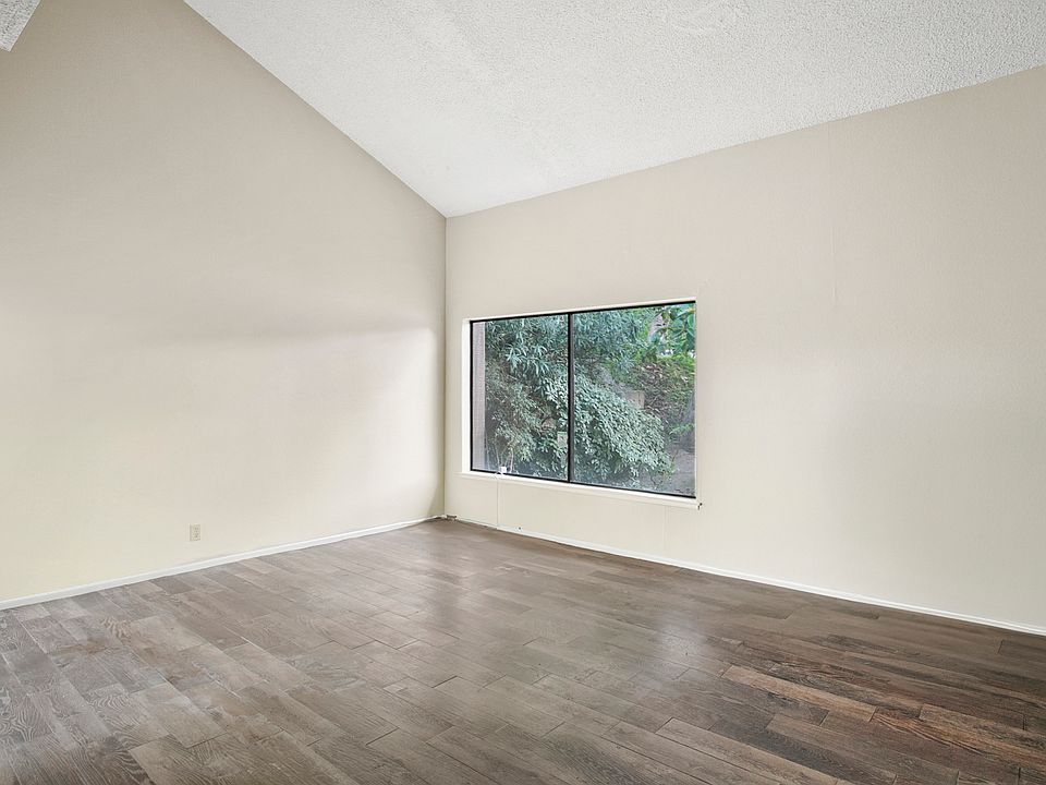 1st image of 780 S Carriage Cir