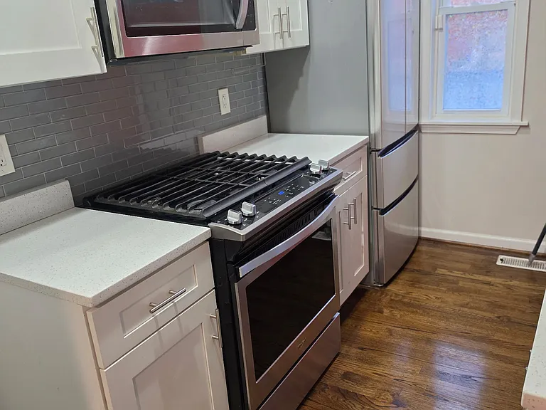 601 44th St NE — Photo 11