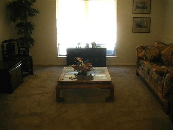 5th image of 2115 Castle Oaks Dr