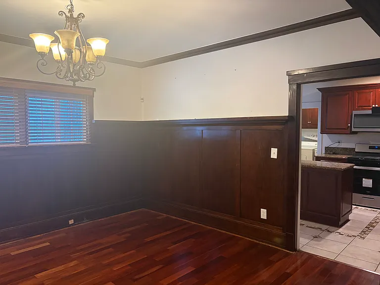2320 S La Salle Ave — Photo 12