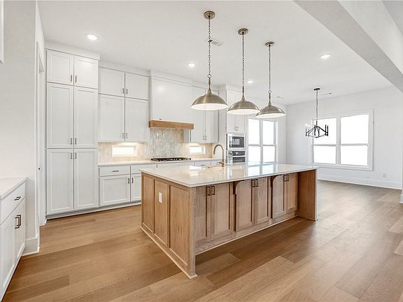 7th image of this home