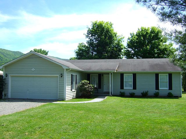 1st image of 140 Lunceford Ln