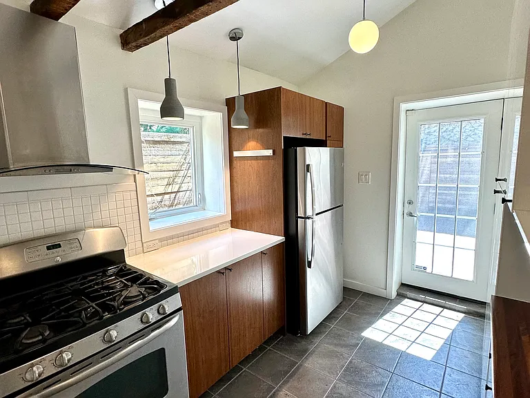 13 E Hamburg St — Photo 13