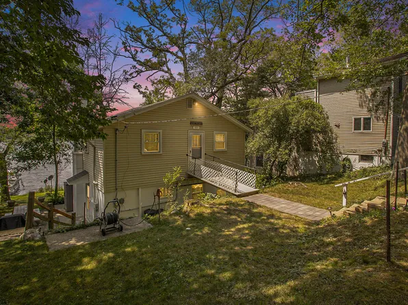 350 Lakeside Dr, Delton, MI 49046