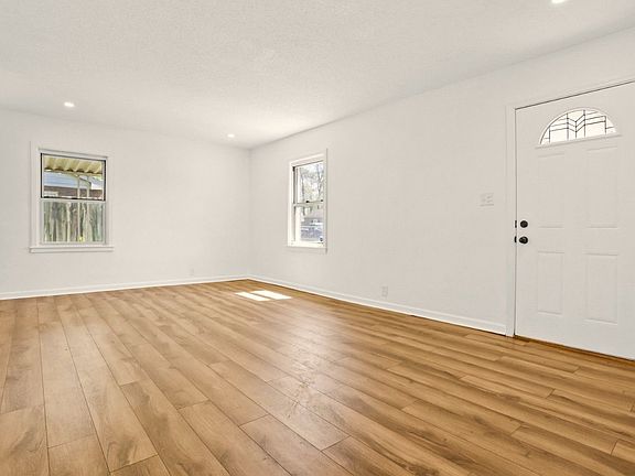 4th image of 1606 Cass Ave