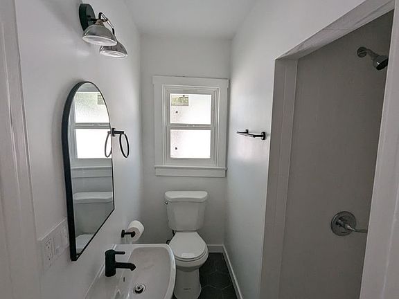 5th image of 190 S Marengo Ave APT 5