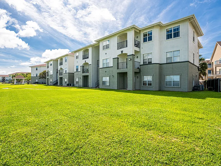Baypoint Apartments — Photo 43