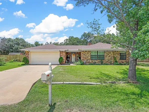 416 Shady Grove Dr, Granbury, TX 76049