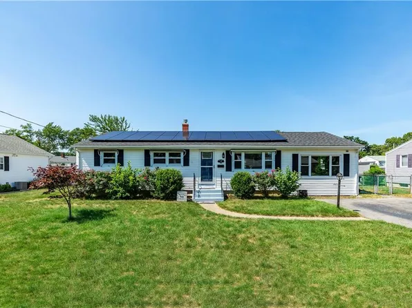 43 Deerfield Dr, Warwick, RI 02886