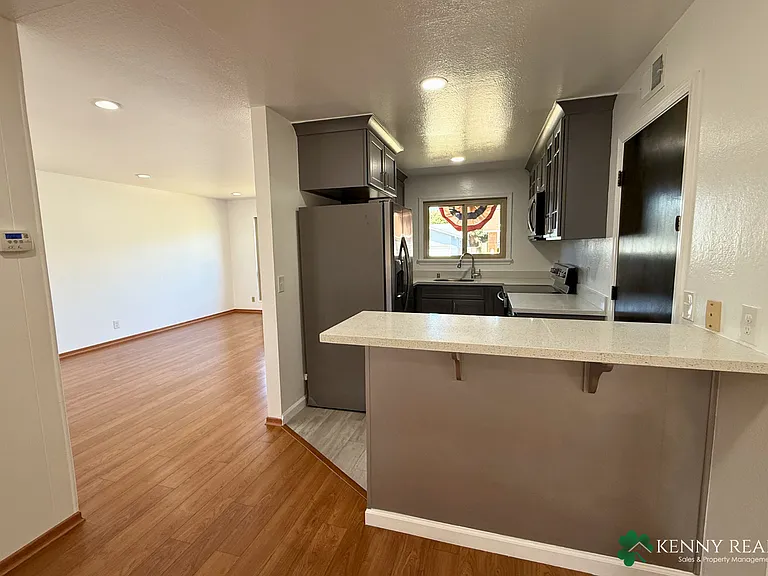 2504 Tipperary Ave — Photo 8