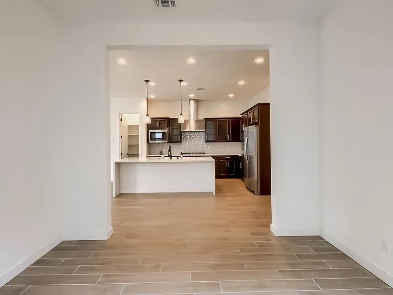1005 E Paseo Way — Photo 31