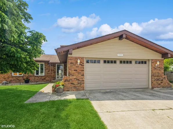 1711 W 95th Ct, Crown Point, IN 46307