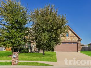 118 Stallion St, Waxahachie, TX 75165